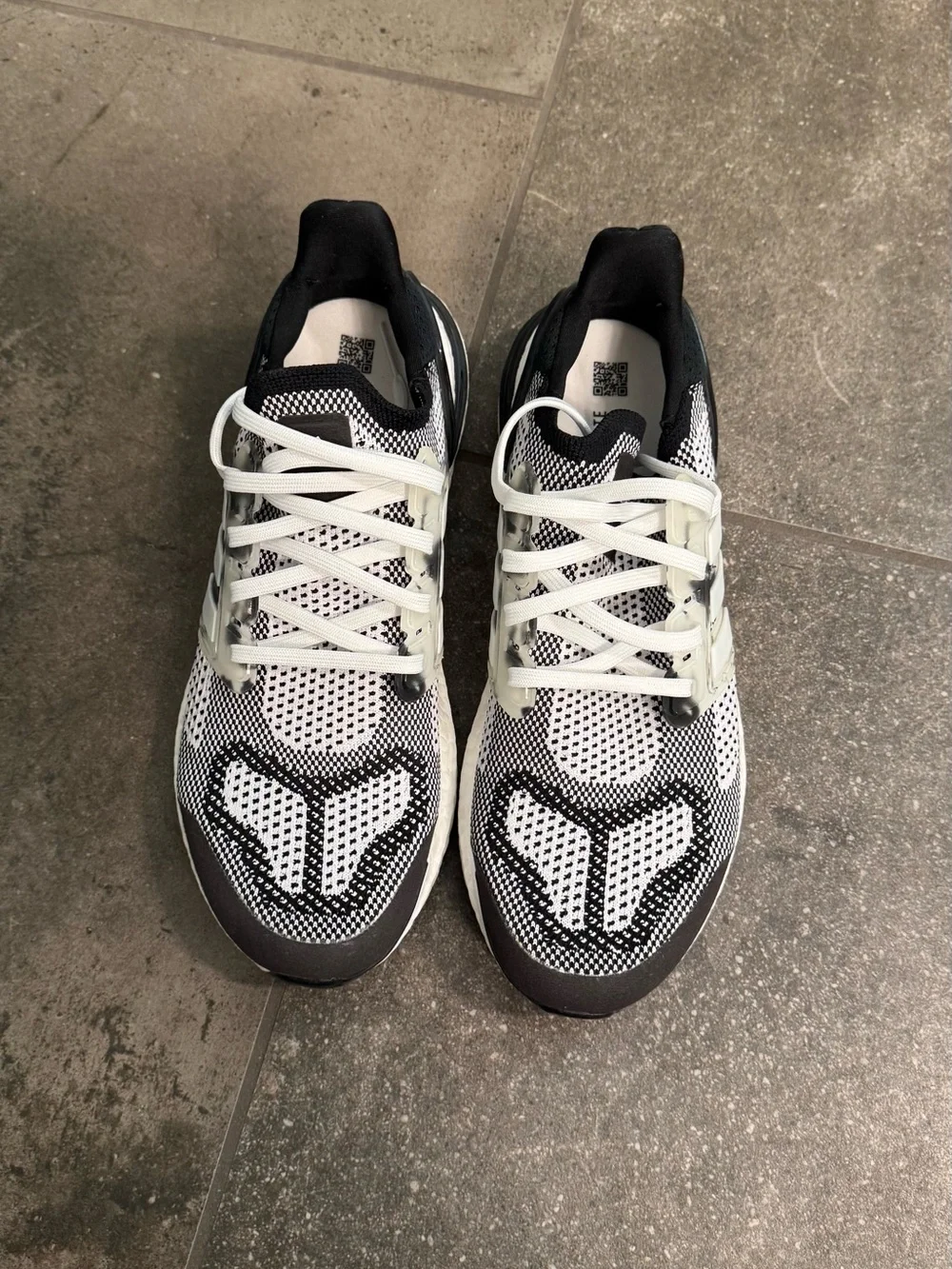 adidas Men's Black and White Knit Running Sneakers ultraboost